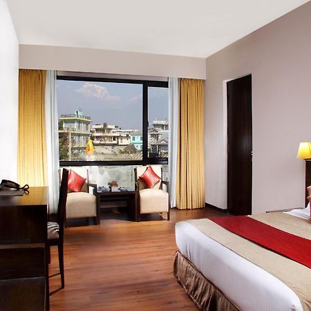 Hotel Pokhara Grande Esterno foto
