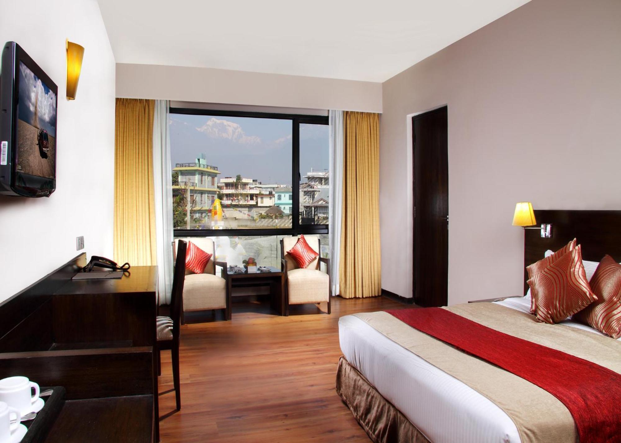 Hotel Pokhara Grande Esterno foto
