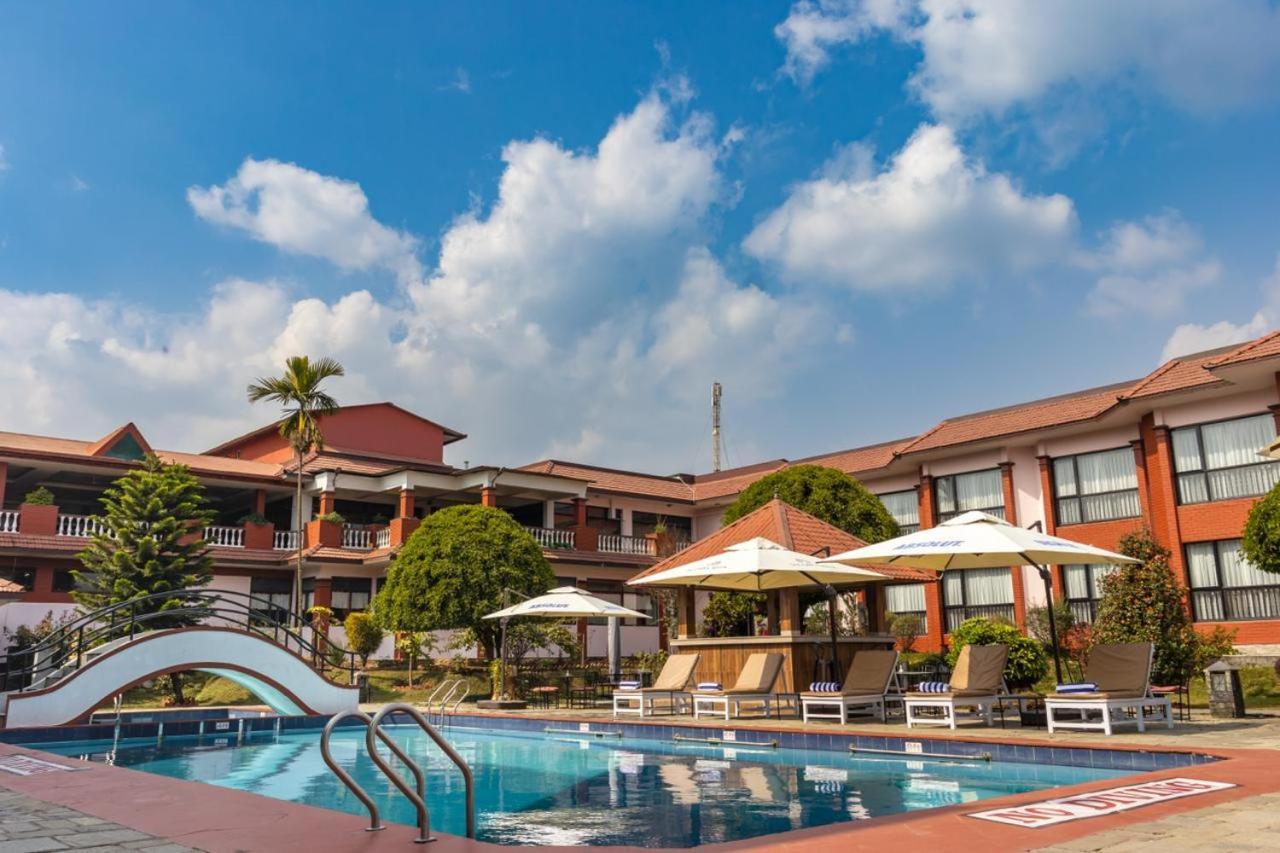 Hotel Pokhara Grande Esterno foto