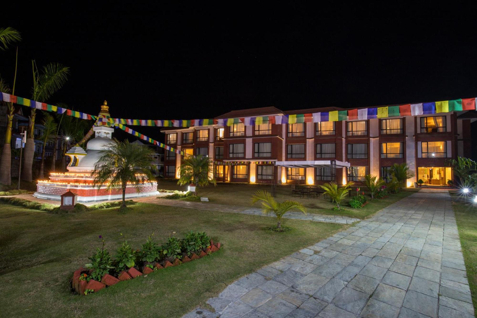 Hotel Pokhara Grande Esterno foto