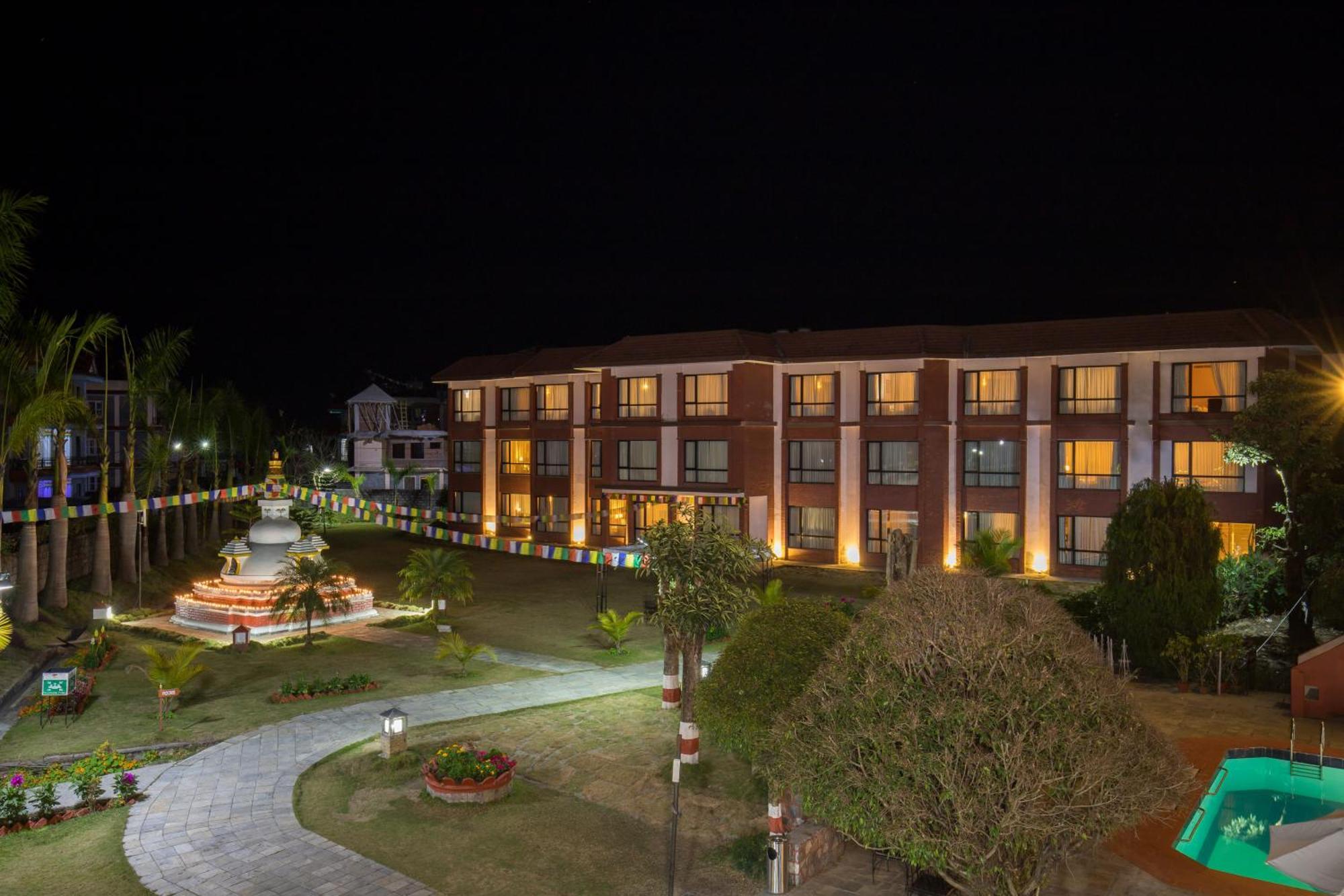 Hotel Pokhara Grande Esterno foto