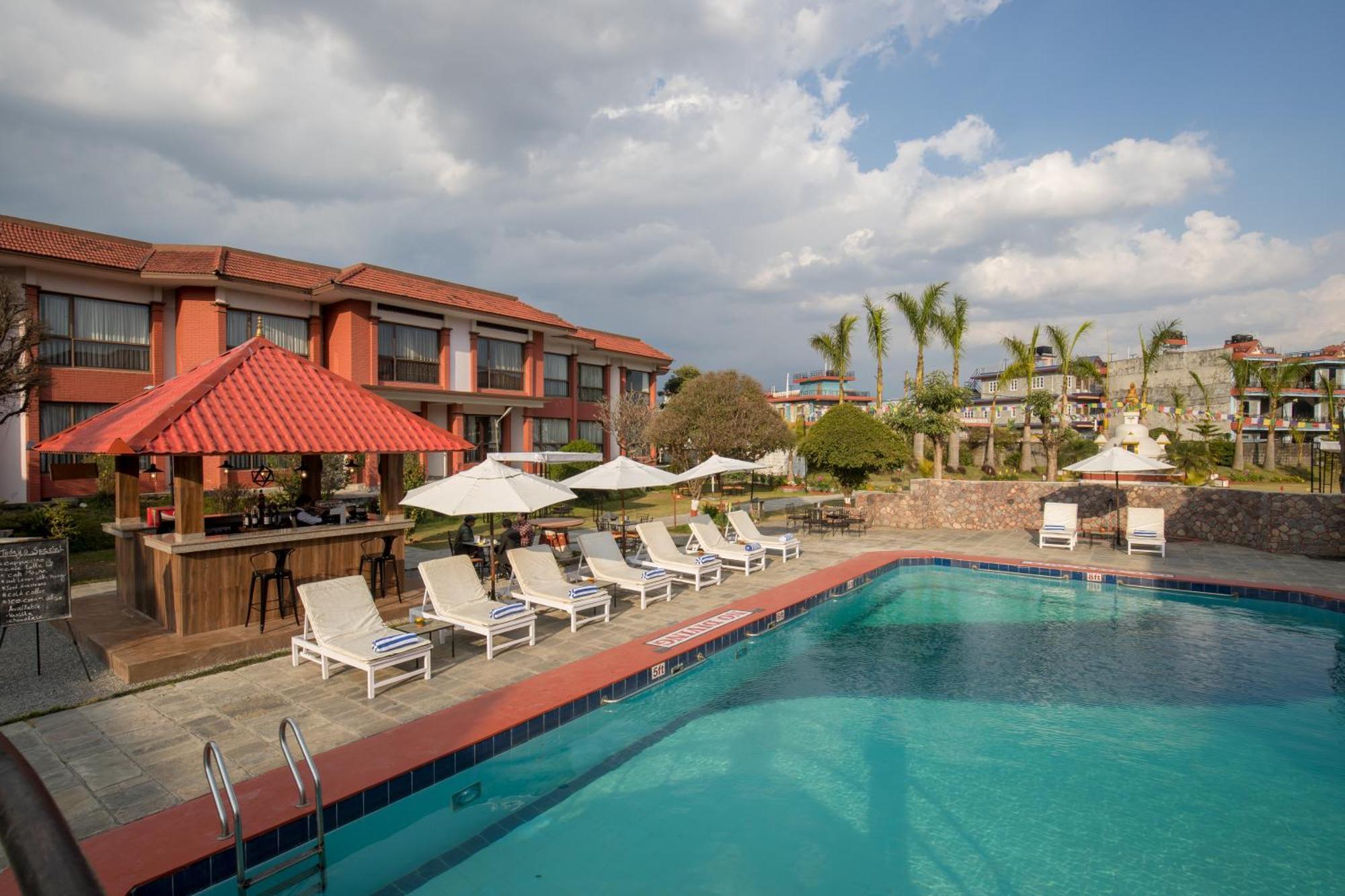 Hotel Pokhara Grande Esterno foto